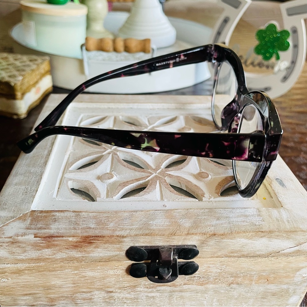 NWT Max Studio Cat-Eye Reading Glasses with Pink and Black Frame - Picture 5 of 6